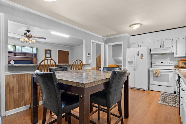 dining room with ceiling fan, a textured ceiling, ornamental molding, and light hardwood / wood-style flooring