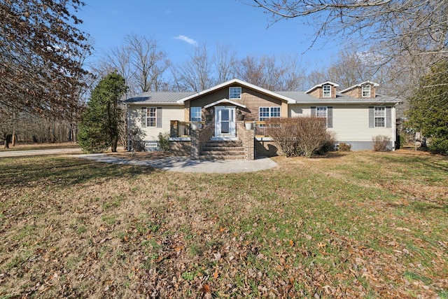 view of front of house featuring a front yard