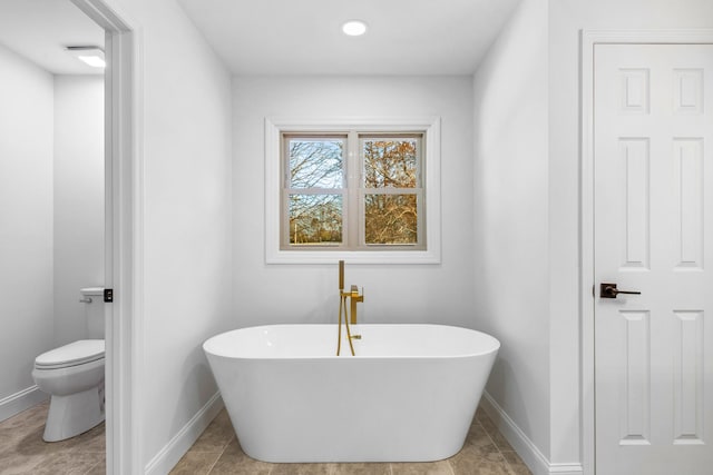 bathroom featuring toilet and a bathtub