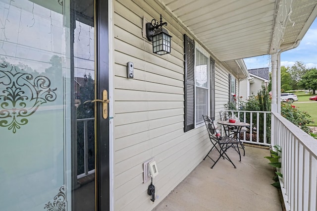 balcony featuring covered porch