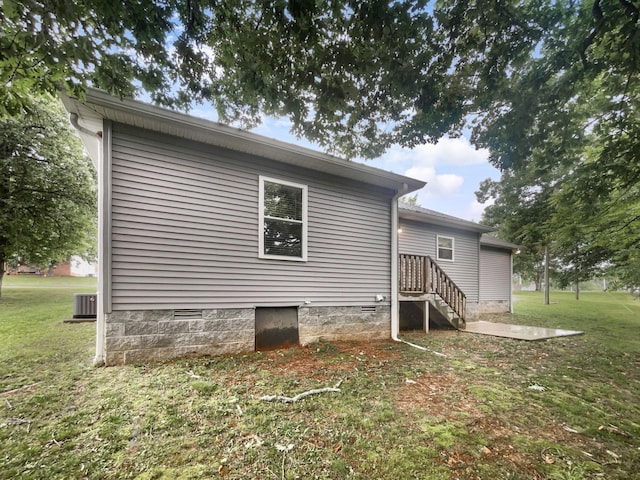 7689 S Swift Rd, Goodlettsville, TN 37072 - back of property featuring crawl space and a lawn