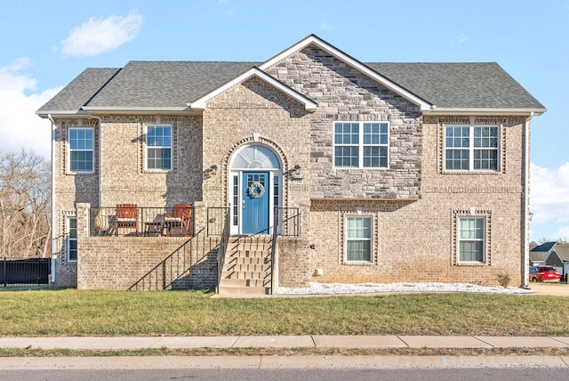 view of front facade featuring a front lawn