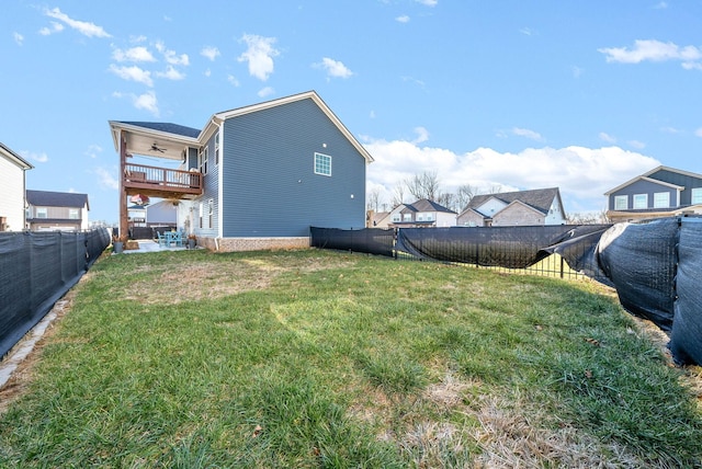 view of yard featuring ceiling fan