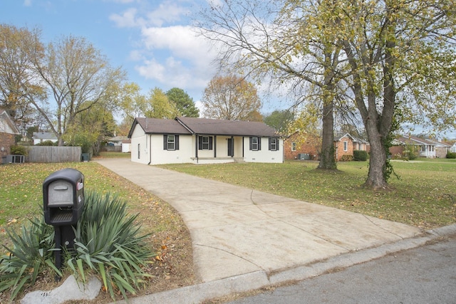 ranch-style home featuring a front lawn