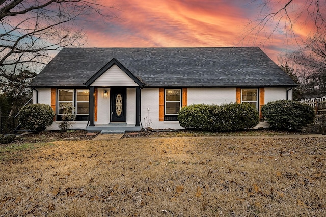 view of front of home featuring a yard