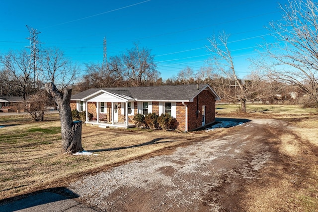 view of front of property featuring covered porch and a front lawn