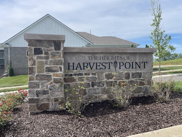 view of community / neighborhood sign