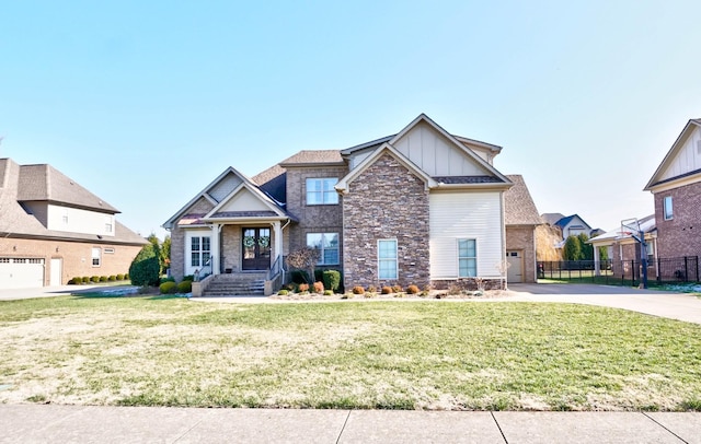 view of front of home featuring a front yard