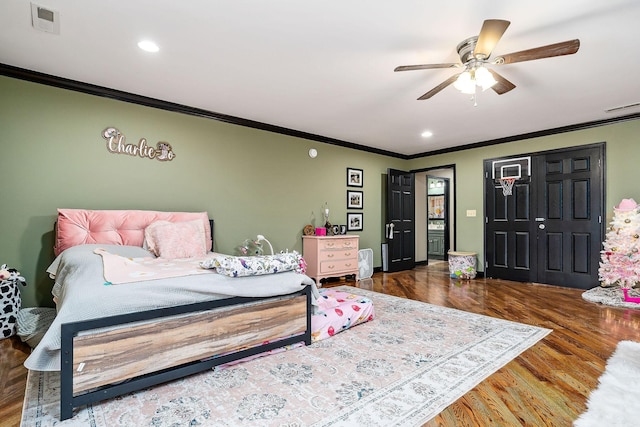 bedroom with ceiling fan, ornamental molding, a closet, and dark hardwood / wood-style floors