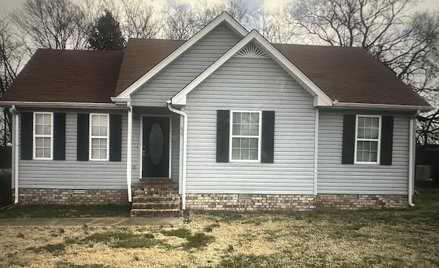 view of front of home featuring a front yard