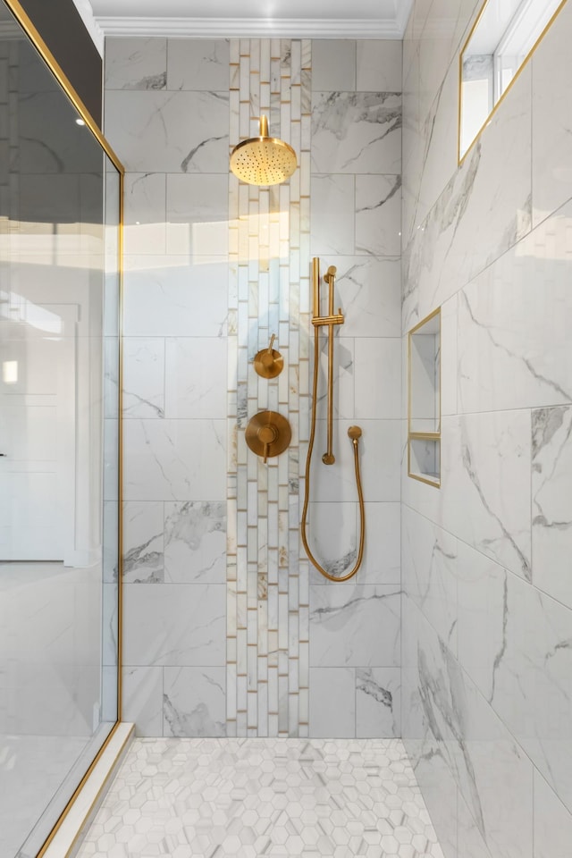 bathroom featuring crown molding and tiled shower