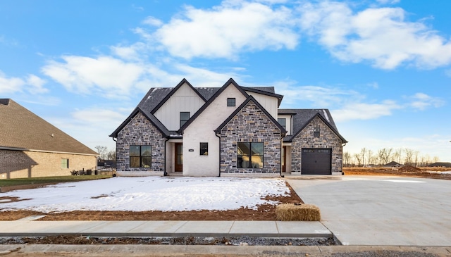 view of front facade featuring a garage