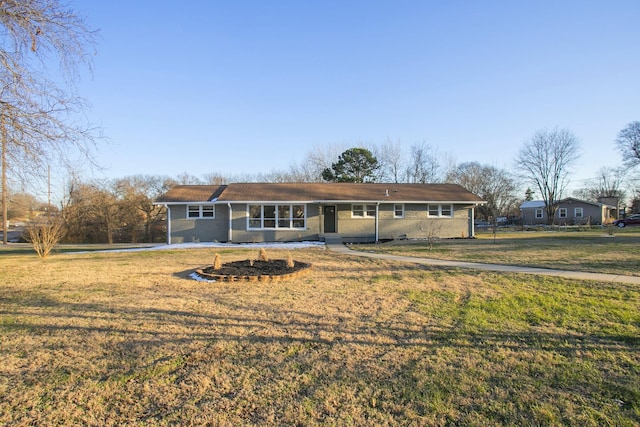 view of front of house featuring a front yard