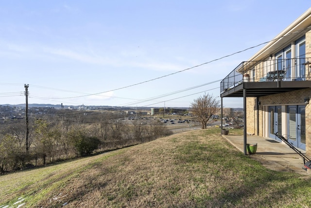 view of yard featuring a patio