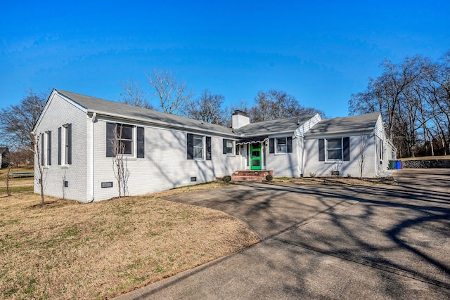 ranch-style house with a front yard