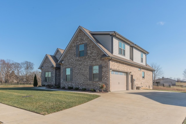 view of front of house featuring a front lawn and a garage