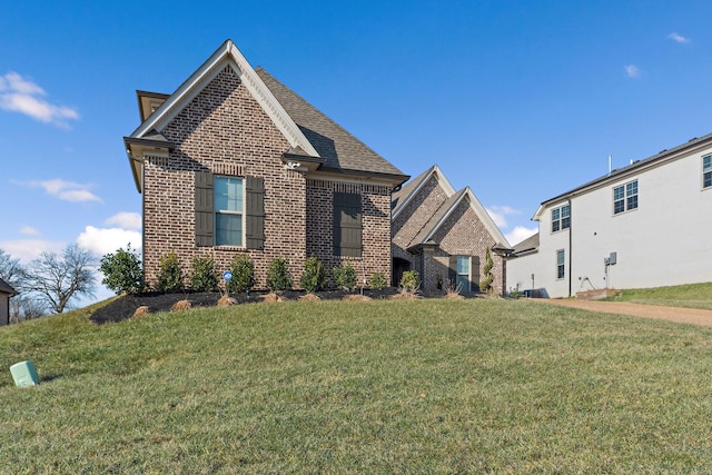 view of front of property with a front yard