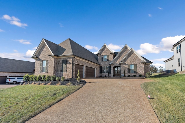 view of front facade featuring a front lawn