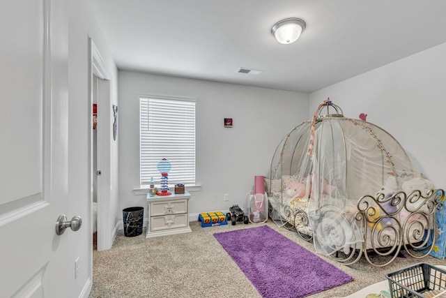 recreation room featuring carpet