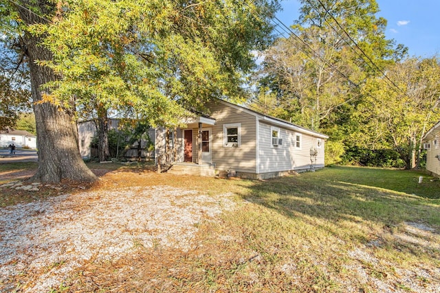 view of front of property with a front yard