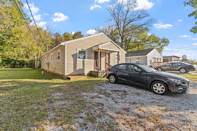 view of front of house with a front lawn