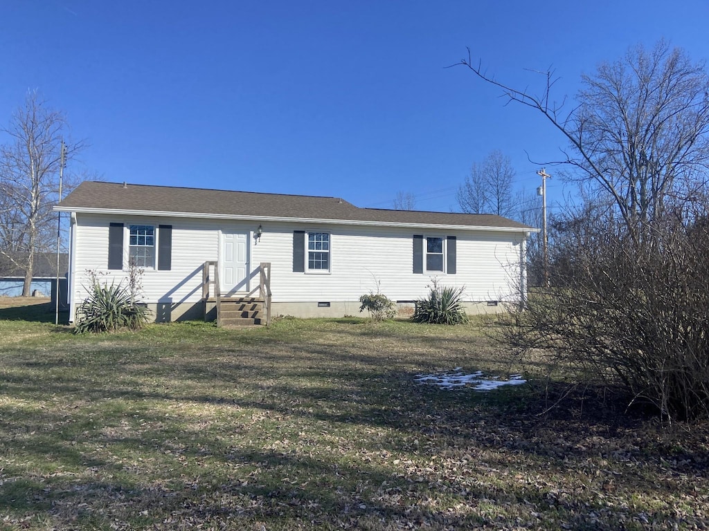 view of front of house featuring a front yard