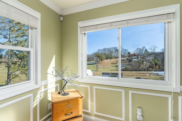 interior details with crown molding