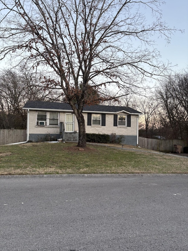 view of front of home featuring a front lawn