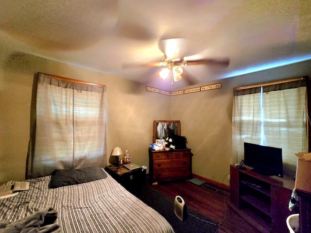 bedroom featuring ceiling fan