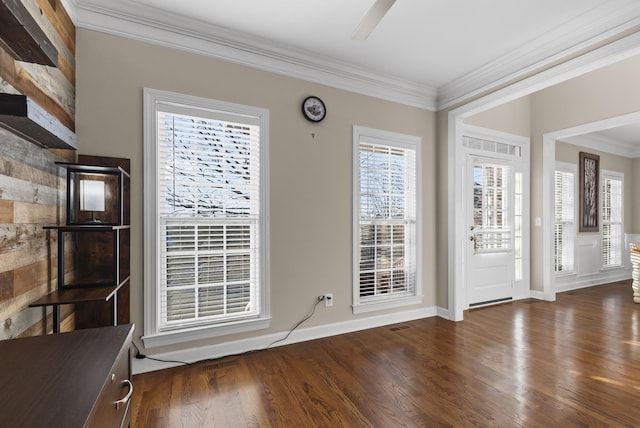 entryway with dark wood-type flooring, ceiling fan, and crown molding