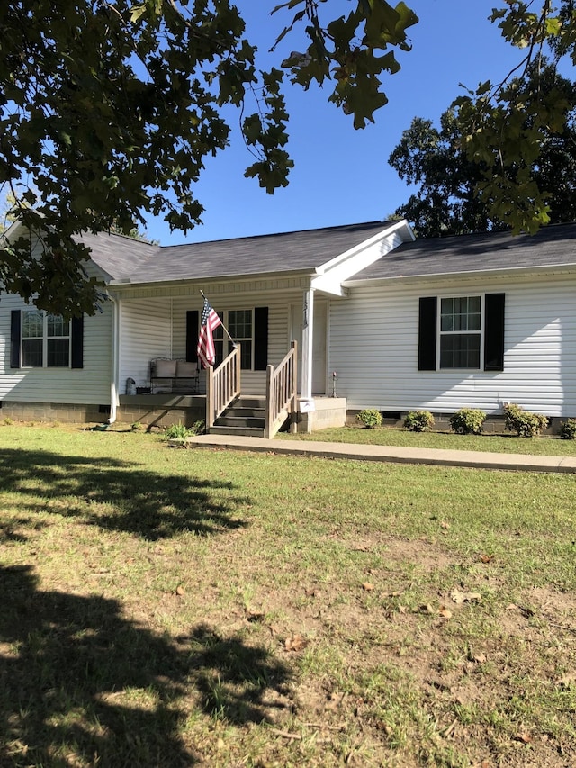 single story home featuring a porch and a front lawn