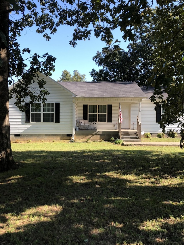 view of front of home with a front lawn