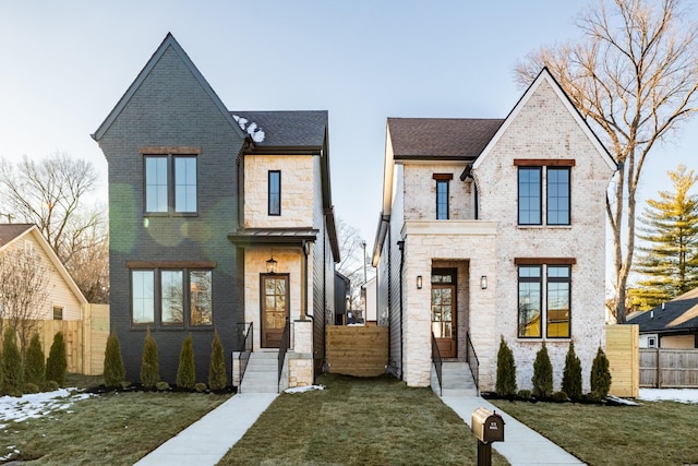 view of front of house featuring a front yard