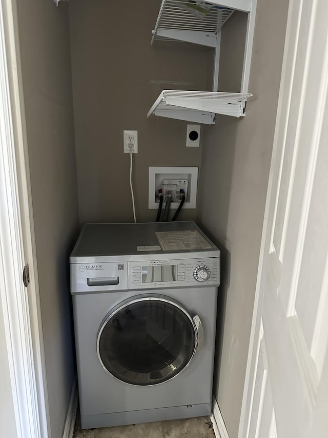 laundry area with washer / clothes dryer