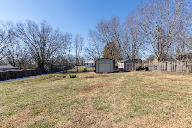 view of yard featuring a storage unit