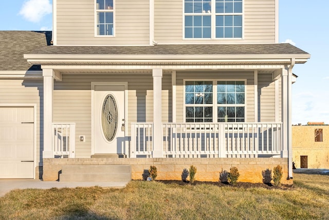 view of front of house with covered porch and a front lawn