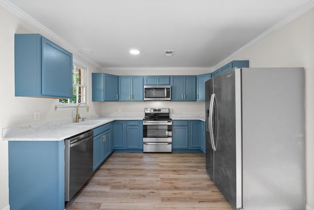 kitchen with stainless steel appliances, blue cabinets, sink, ornamental molding, and light hardwood / wood-style floors