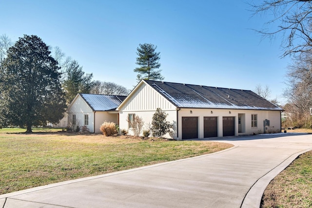 view of front facade with a front yard and a garage