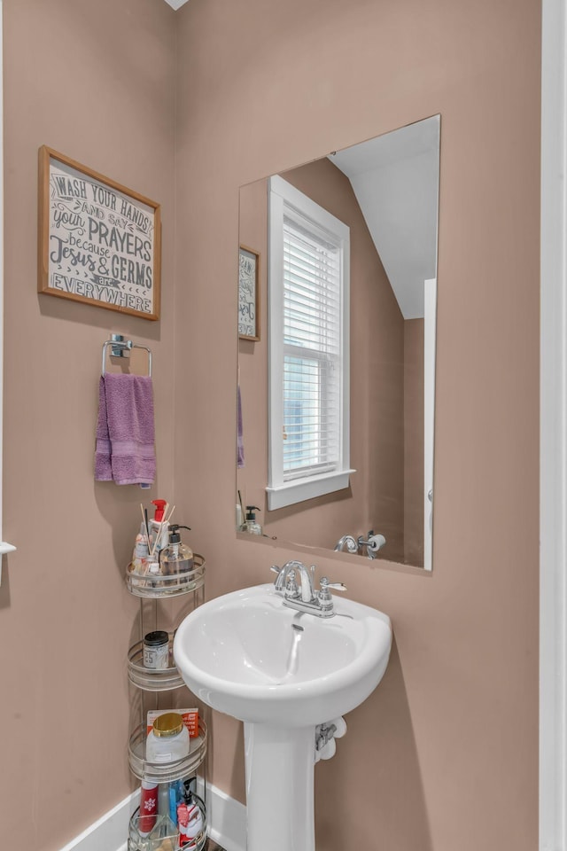 bathroom featuring sink