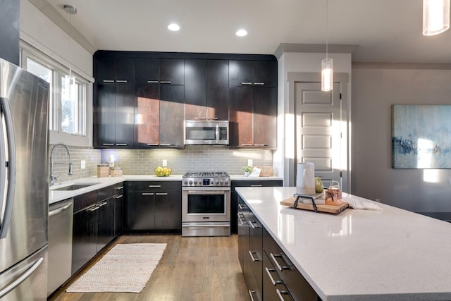 kitchen with stainless steel appliances, a center island, a sink, and backsplash