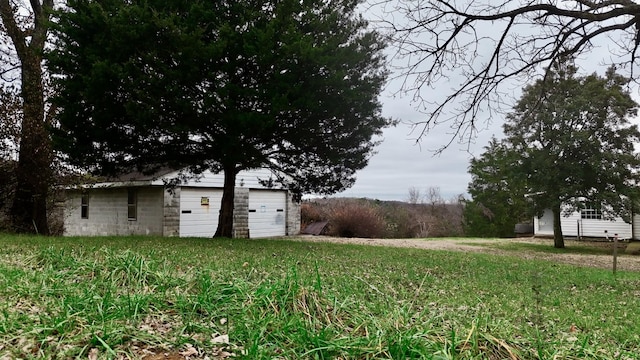 view of yard featuring a garage and an outdoor structure