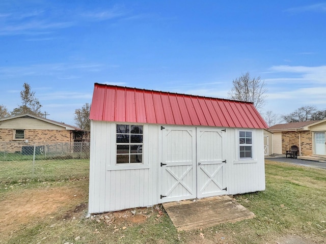 view of outdoor structure featuring a yard