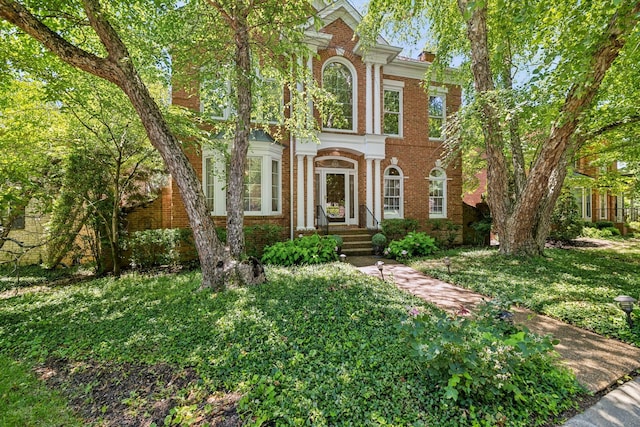 view of front of home with a front lawn