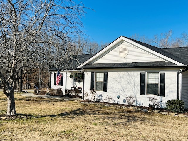 ranch-style home with a front yard