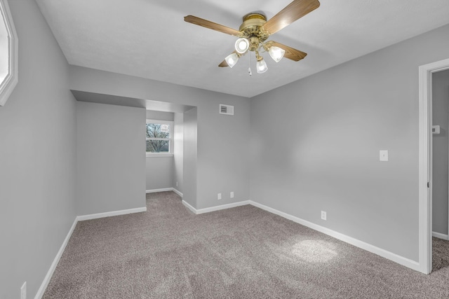 carpeted empty room featuring ceiling fan