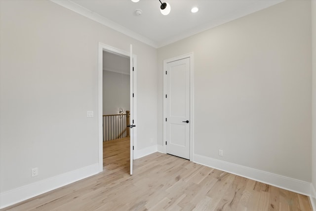 unfurnished room with recessed lighting, baseboards, light wood-style flooring, and crown molding