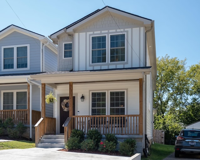 view of front of house featuring a porch