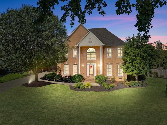 view of front of home featuring a yard