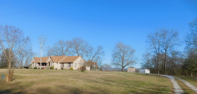 view of yard with a storage shed