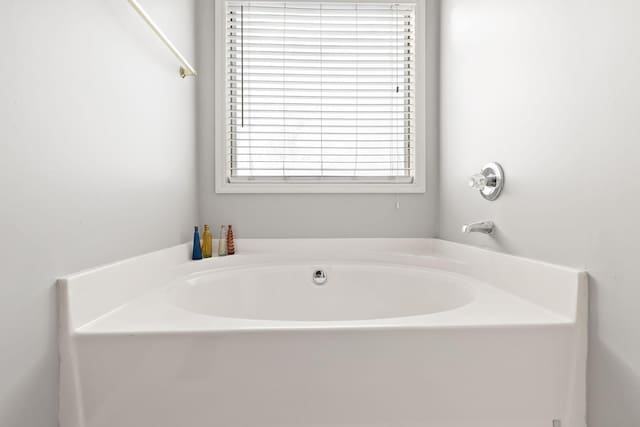 bathroom featuring a tub